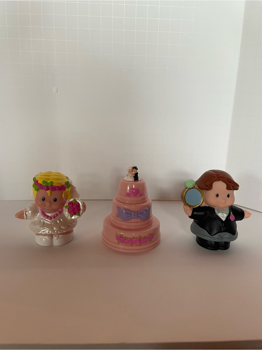 Fisher-Price Pink Wedding Playset with Bride, Groom & Cake